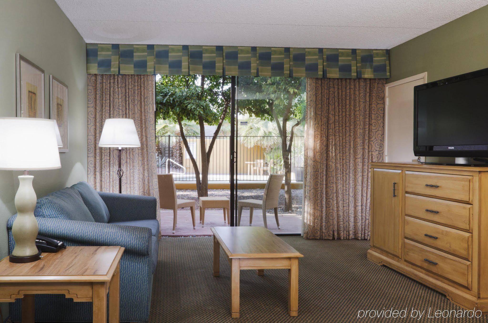Doubletree By Hilton Tucson-Reid Park Hotel Екстериор снимка