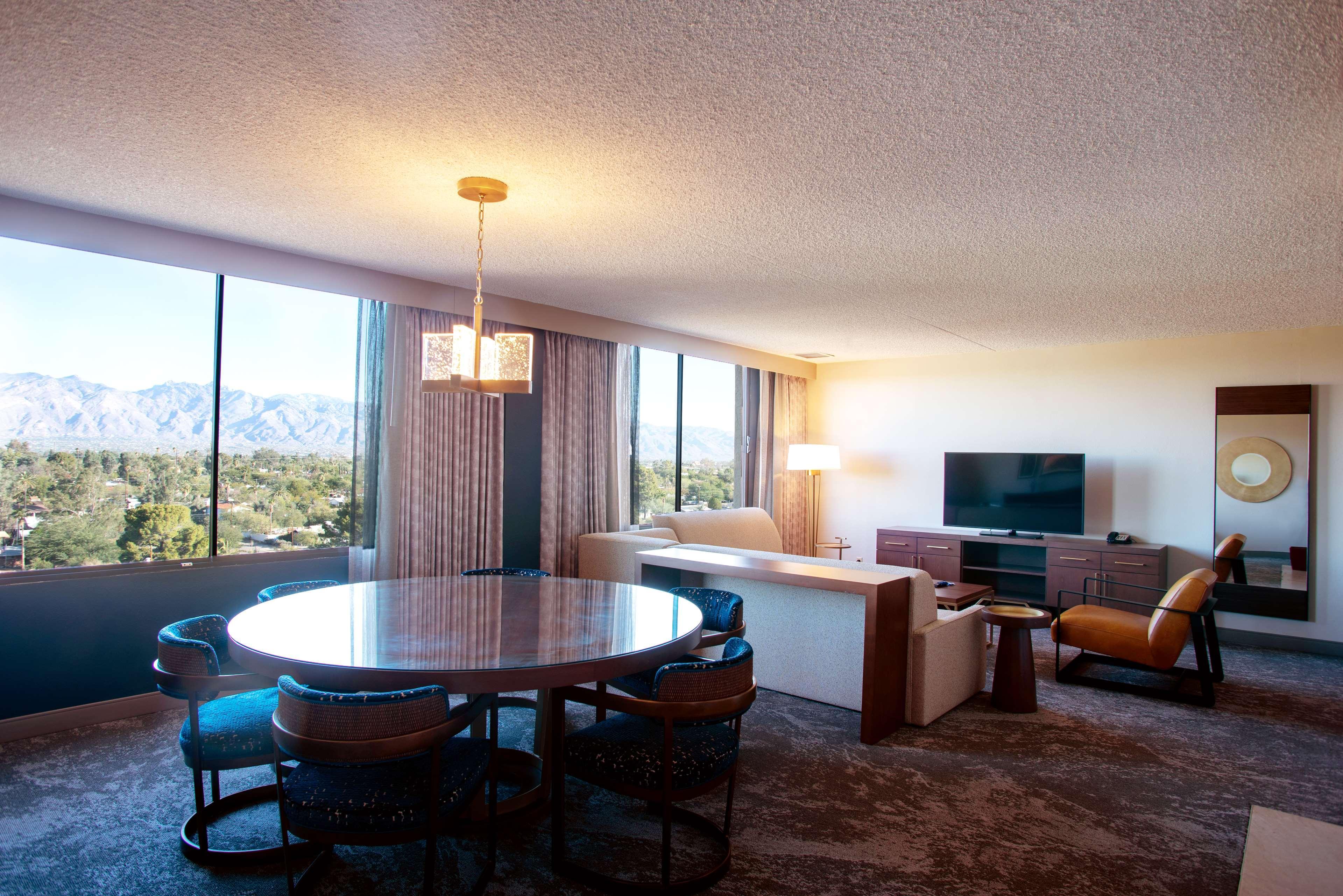 Doubletree By Hilton Tucson-Reid Park Hotel Екстериор снимка