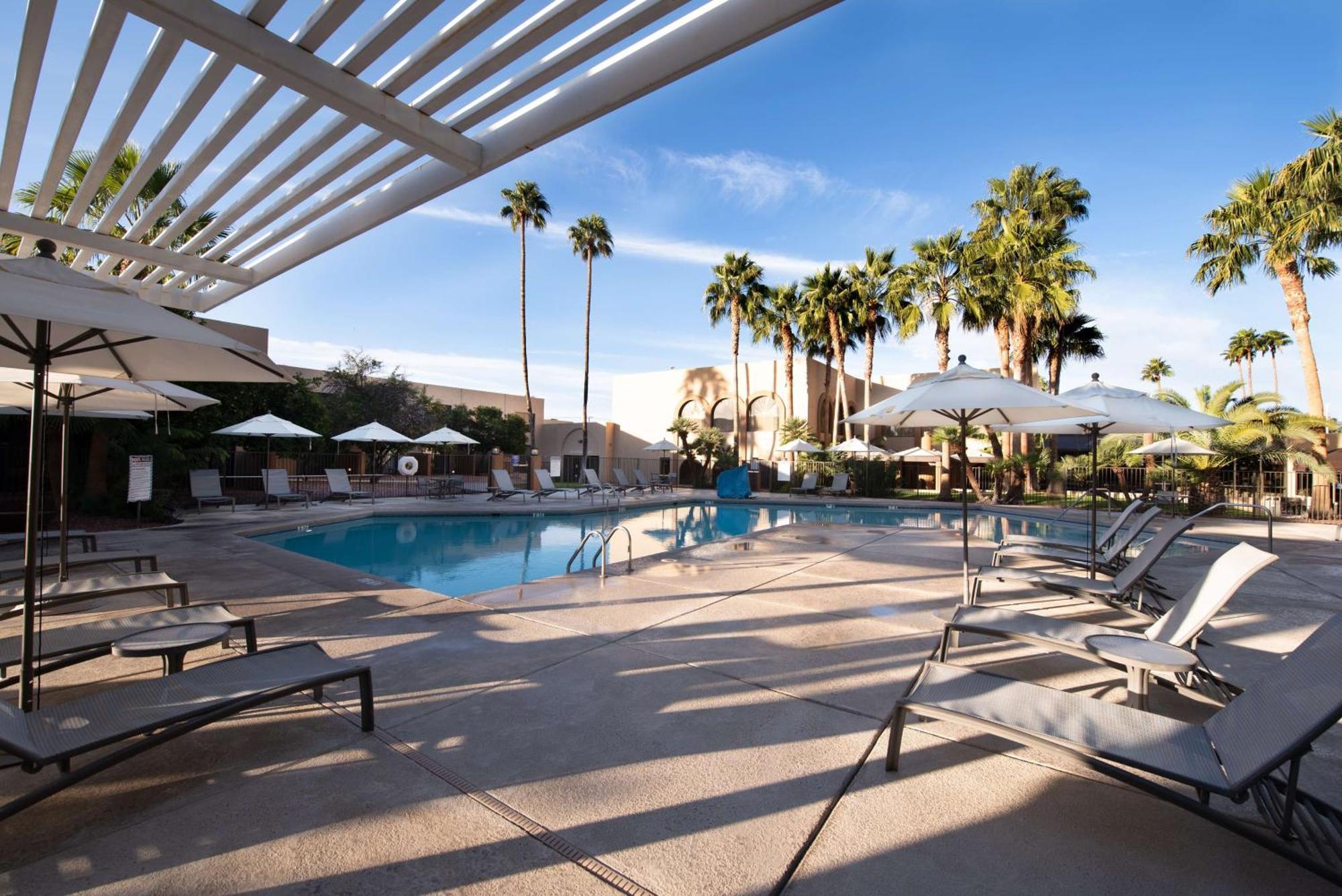 Doubletree By Hilton Tucson-Reid Park Hotel Екстериор снимка